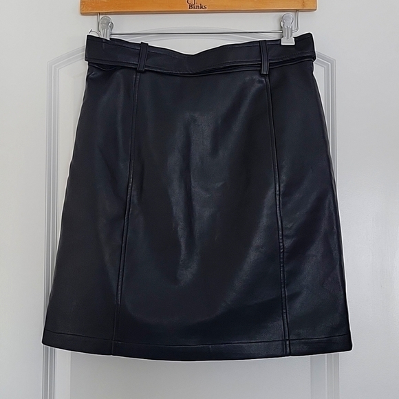 BAGATELLE COLLECTION BLACK FAUX LEATHER SKIRT WITH FRONT POCKETS TIE WAIST MED - Picture 9 of 16